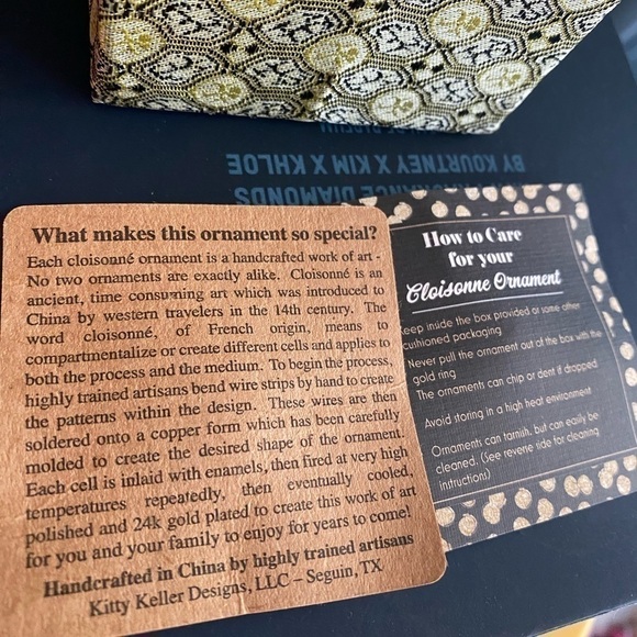 Christmas Gold Plated Ornament: NATCHEZ, MS. MONMOUTH HISTORIC INN - Picture 3 of 15